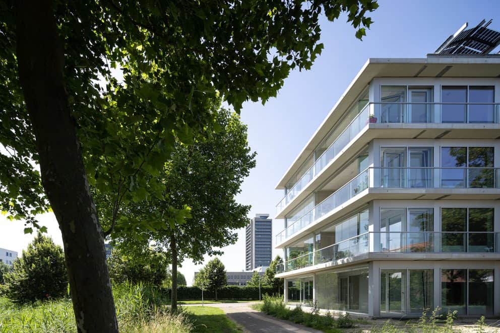 Transparante zonnepanelen BENGsolar voor twee gebouwen in de Gestelse buurt in Den Bosch